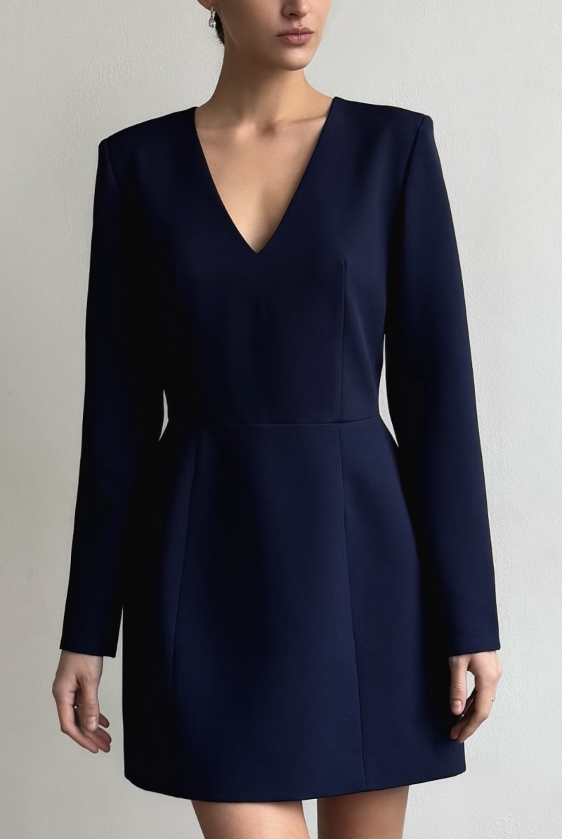 Платье мини с вырезом